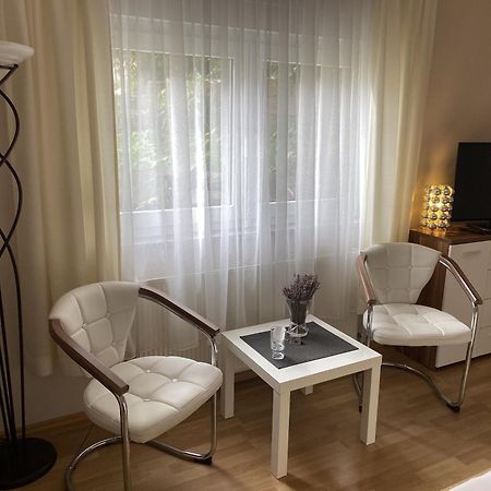 Apartments Und Zimmer Gaestehaus Matthias Drezno Zewnętrze zdjęcie