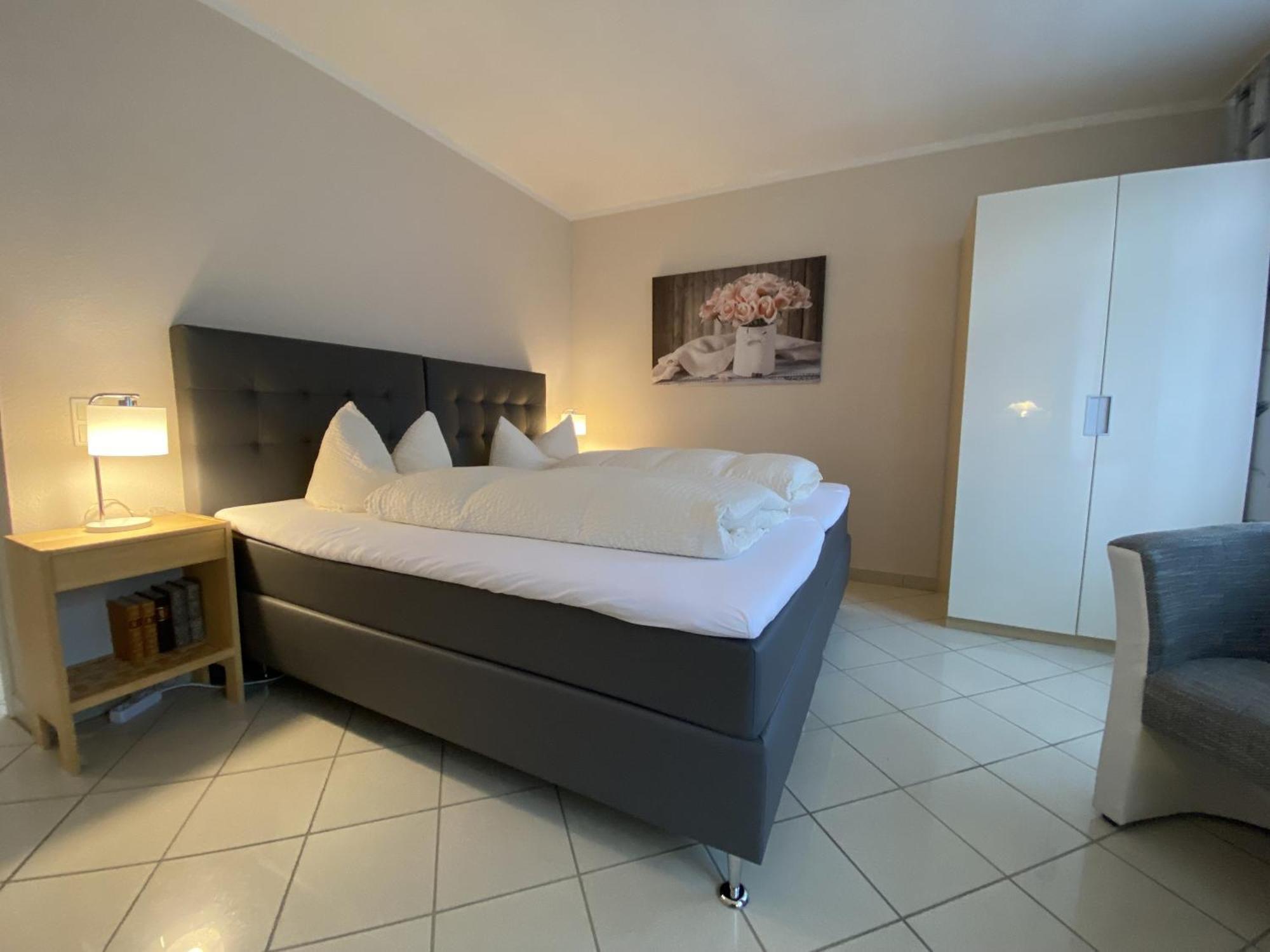 Apartments Und Zimmer Gaestehaus Matthias Drezno Zewnętrze zdjęcie