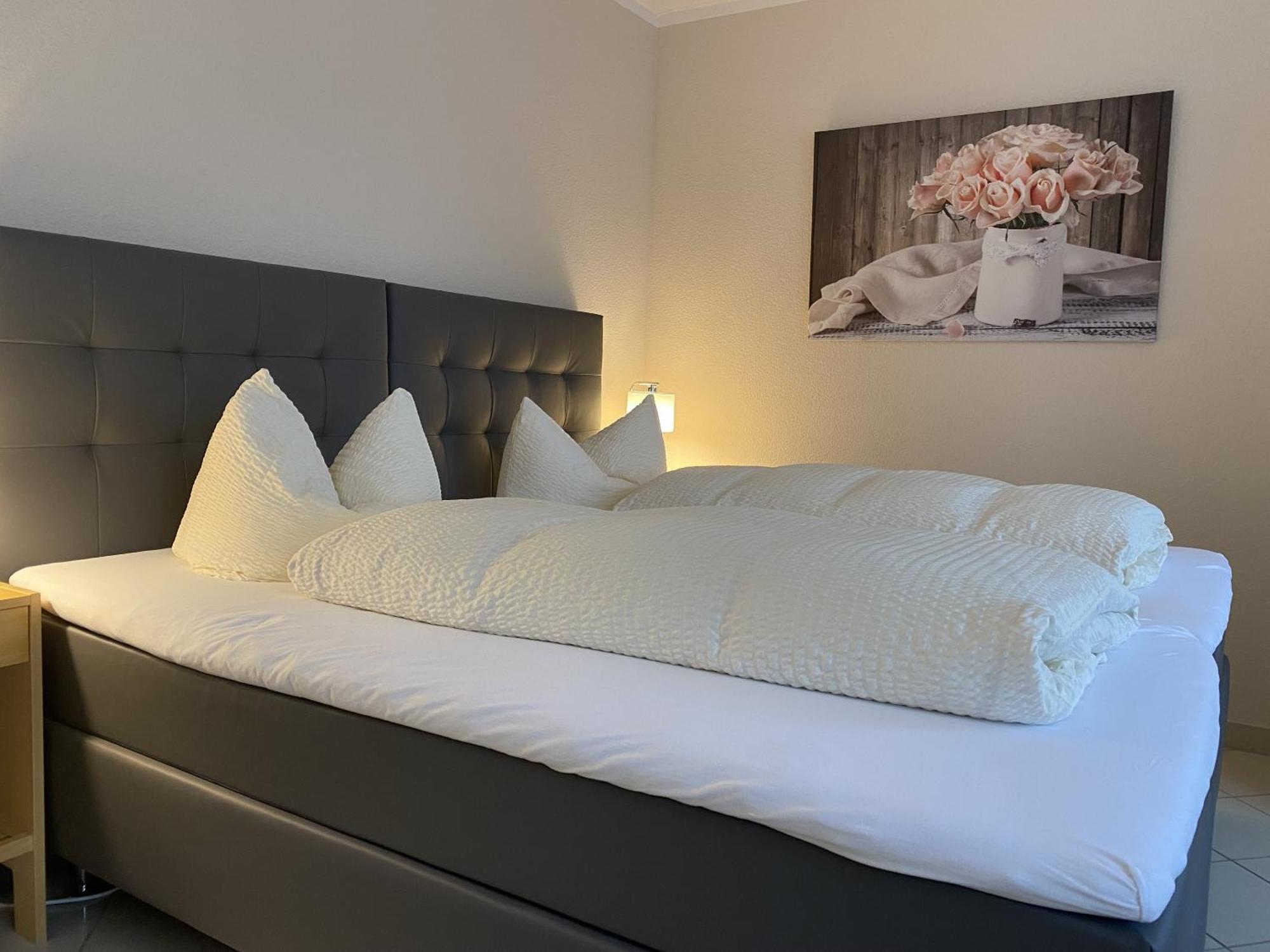 Apartments Und Zimmer Gaestehaus Matthias Drezno Pokój zdjęcie