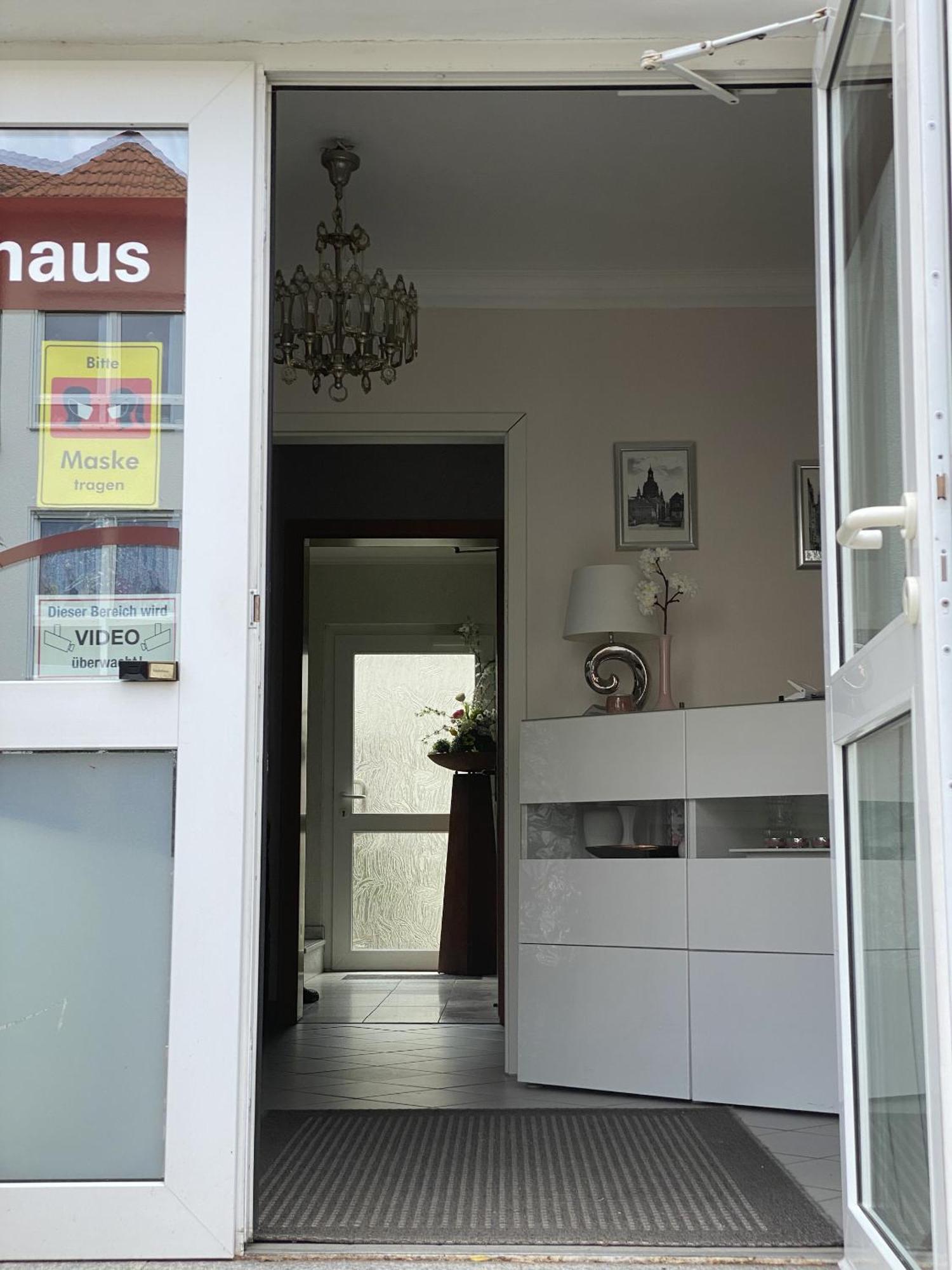 Apartments Und Zimmer Gaestehaus Matthias Drezno Zewnętrze zdjęcie