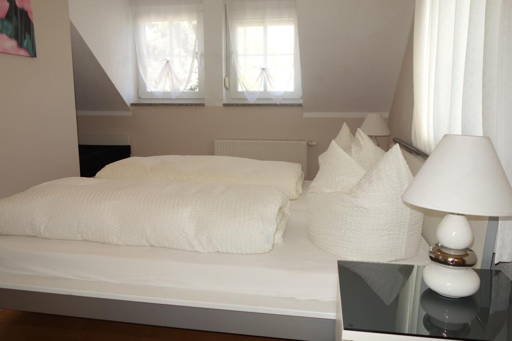 Apartments Und Zimmer Gaestehaus Matthias Drezno Pokój zdjęcie