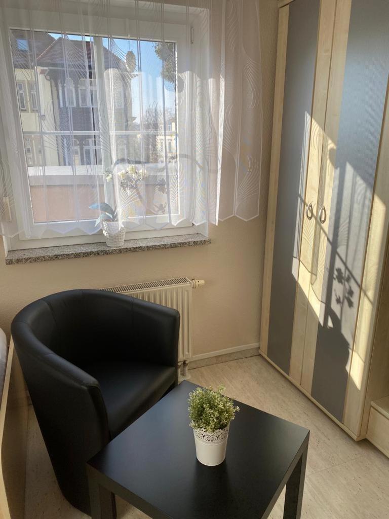 Apartments Und Zimmer Gaestehaus Matthias Drezno Zewnętrze zdjęcie