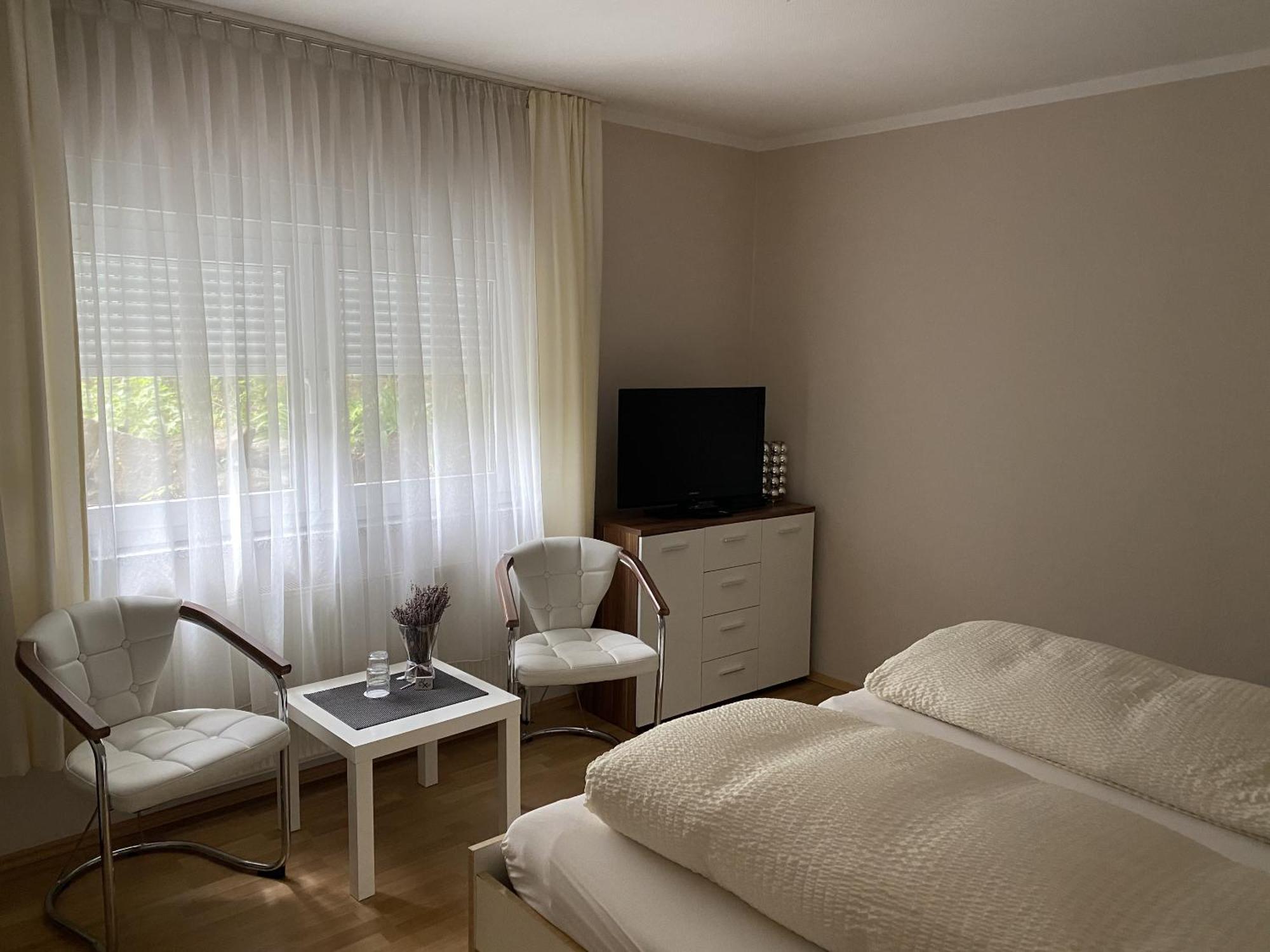 Apartments Und Zimmer Gaestehaus Matthias Drezno Pokój zdjęcie