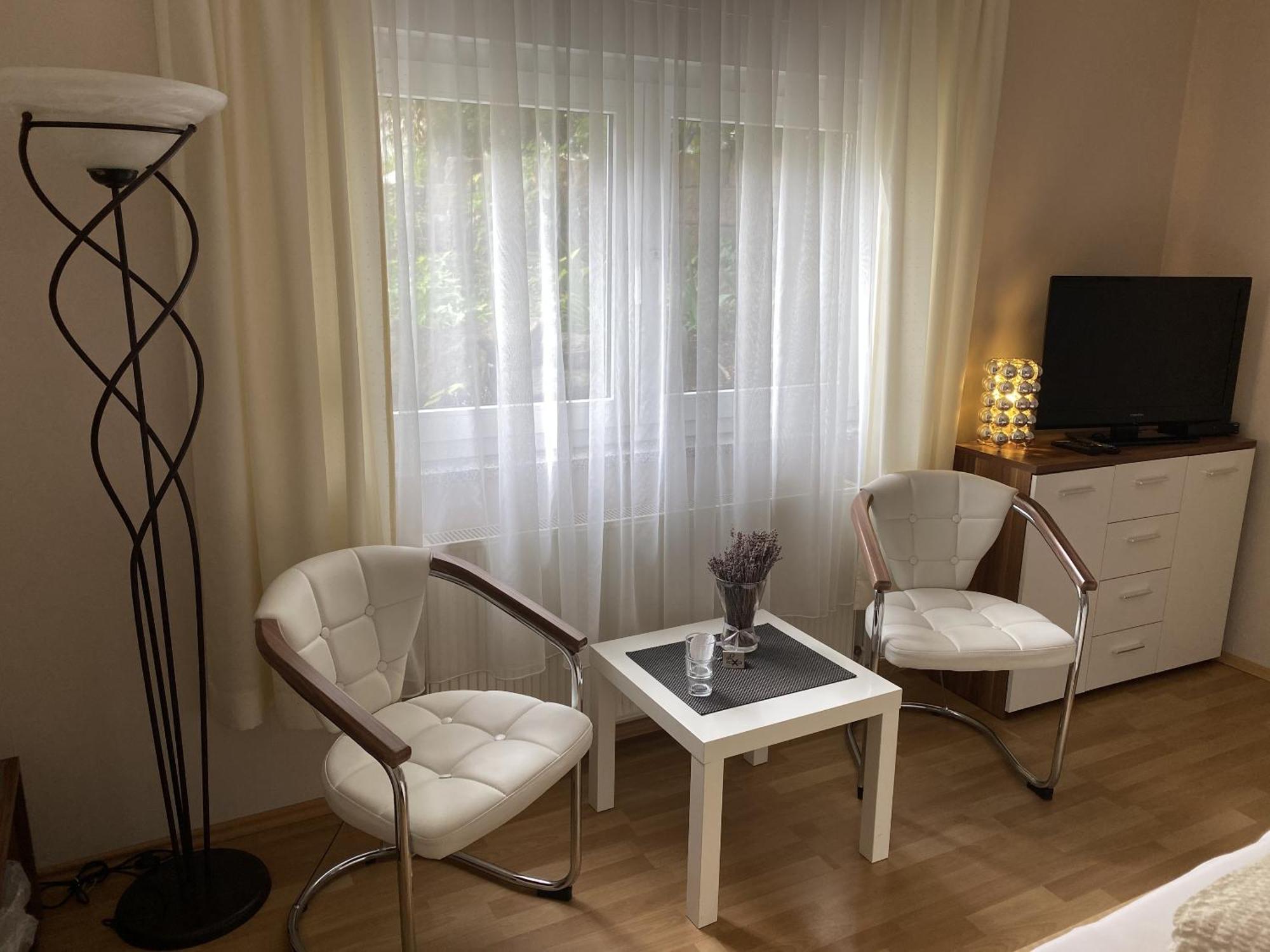 Apartments Und Zimmer Gaestehaus Matthias Drezno Zewnętrze zdjęcie