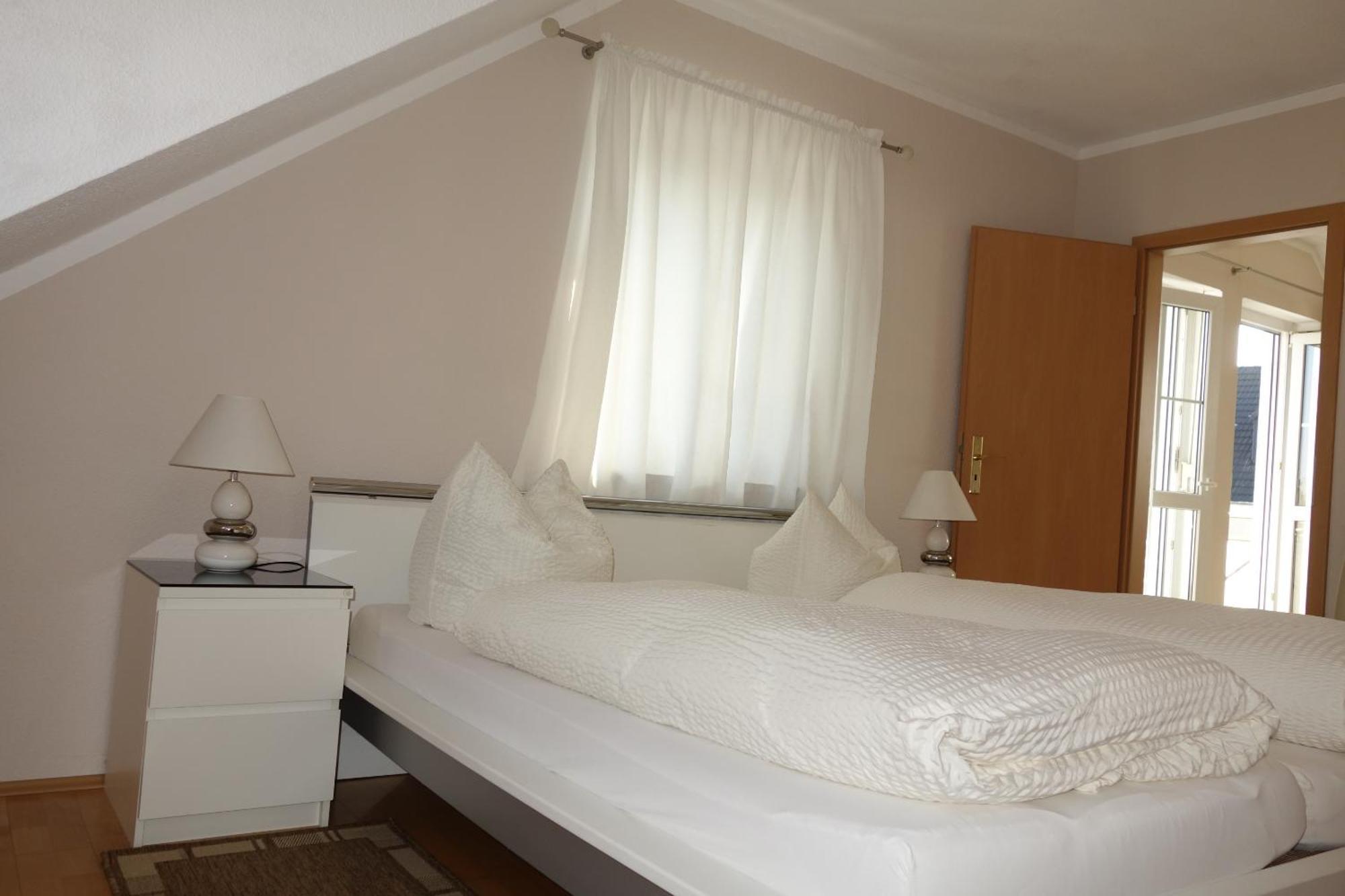 Apartments Und Zimmer Gaestehaus Matthias Drezno Pokój zdjęcie