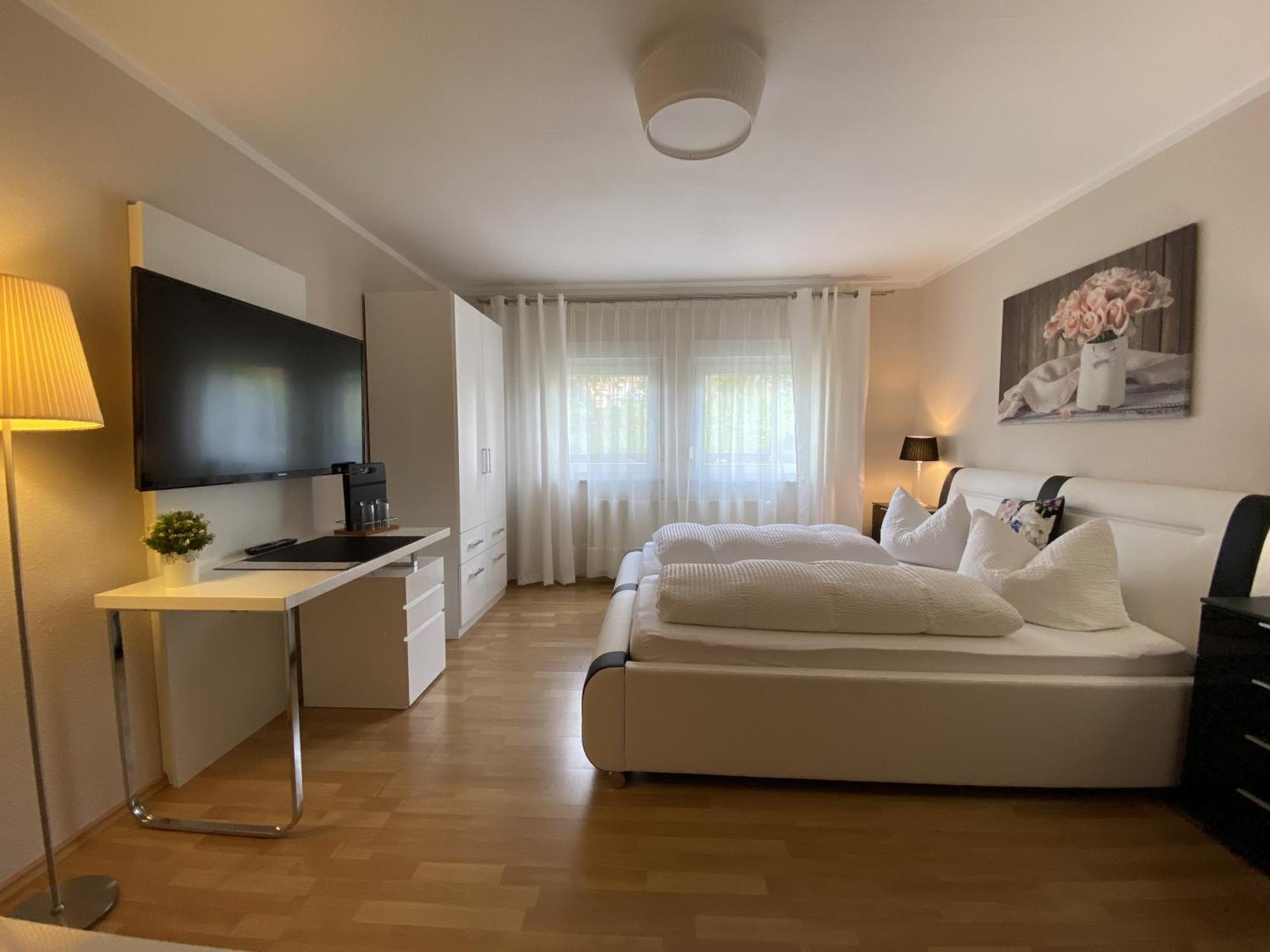 Apartments Und Zimmer Gaestehaus Matthias Drezno Pokój zdjęcie