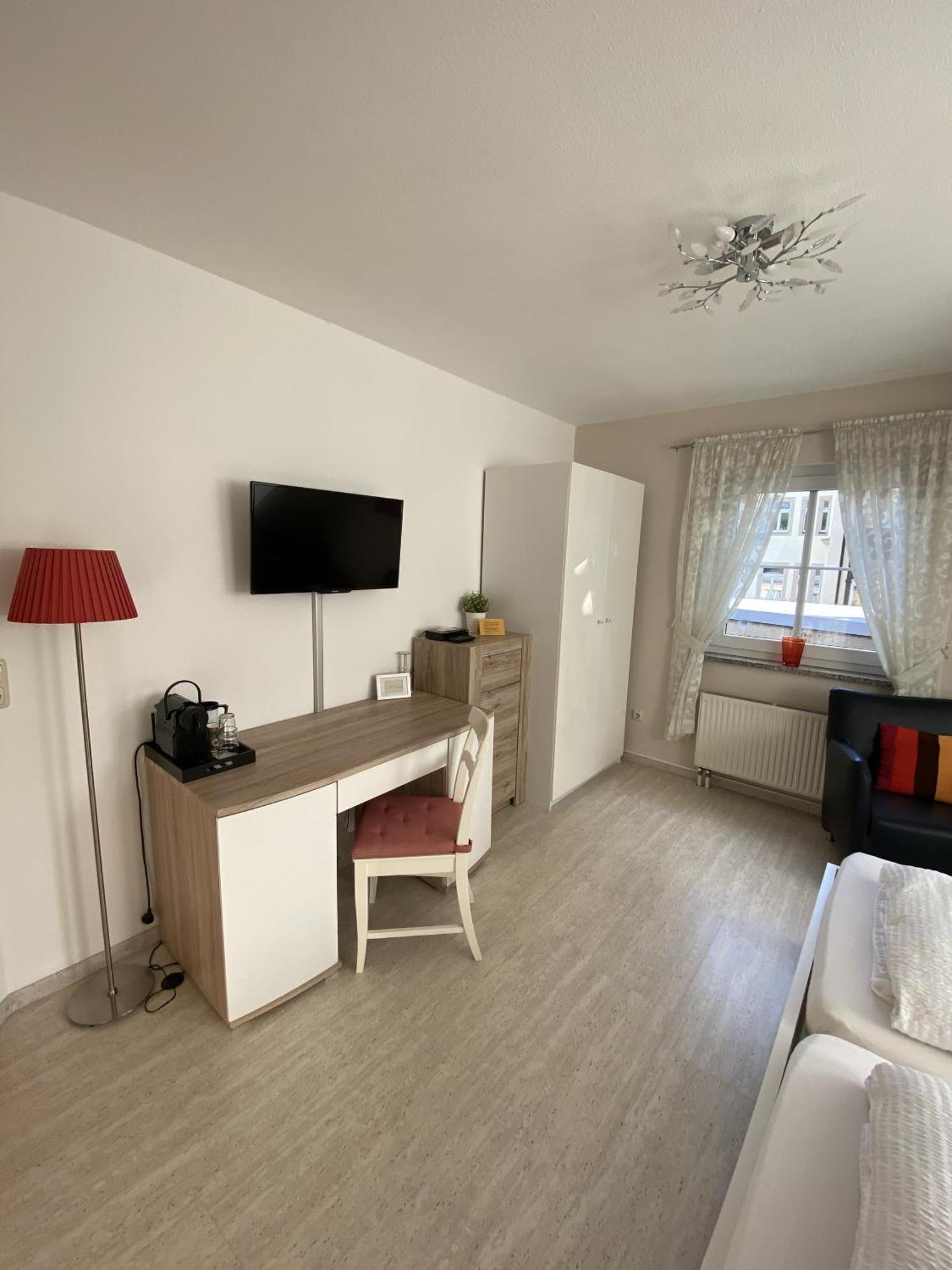 Apartments Und Zimmer Gaestehaus Matthias Drezno Pokój zdjęcie