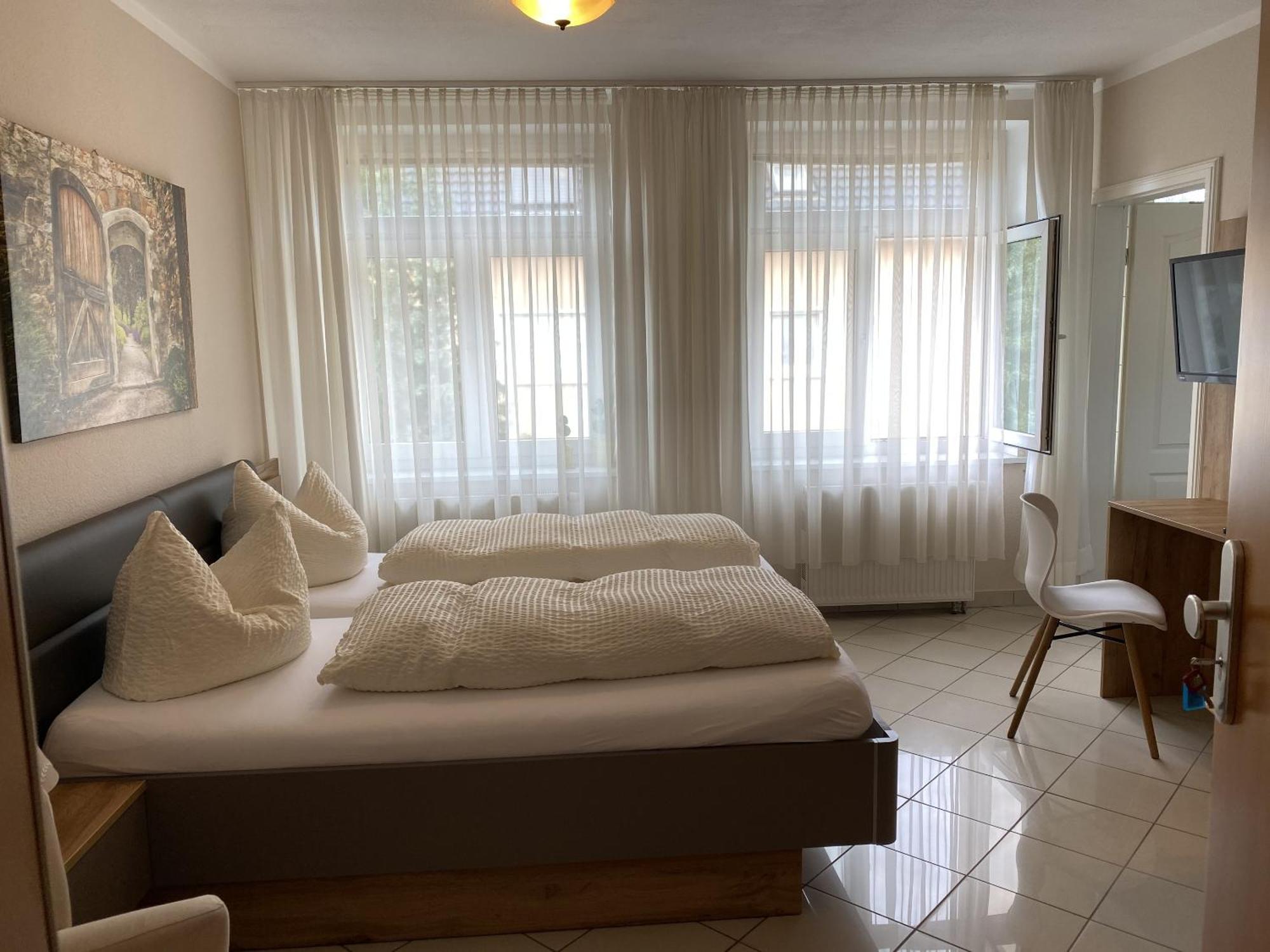 Apartments Und Zimmer Gaestehaus Matthias Drezno Pokój zdjęcie