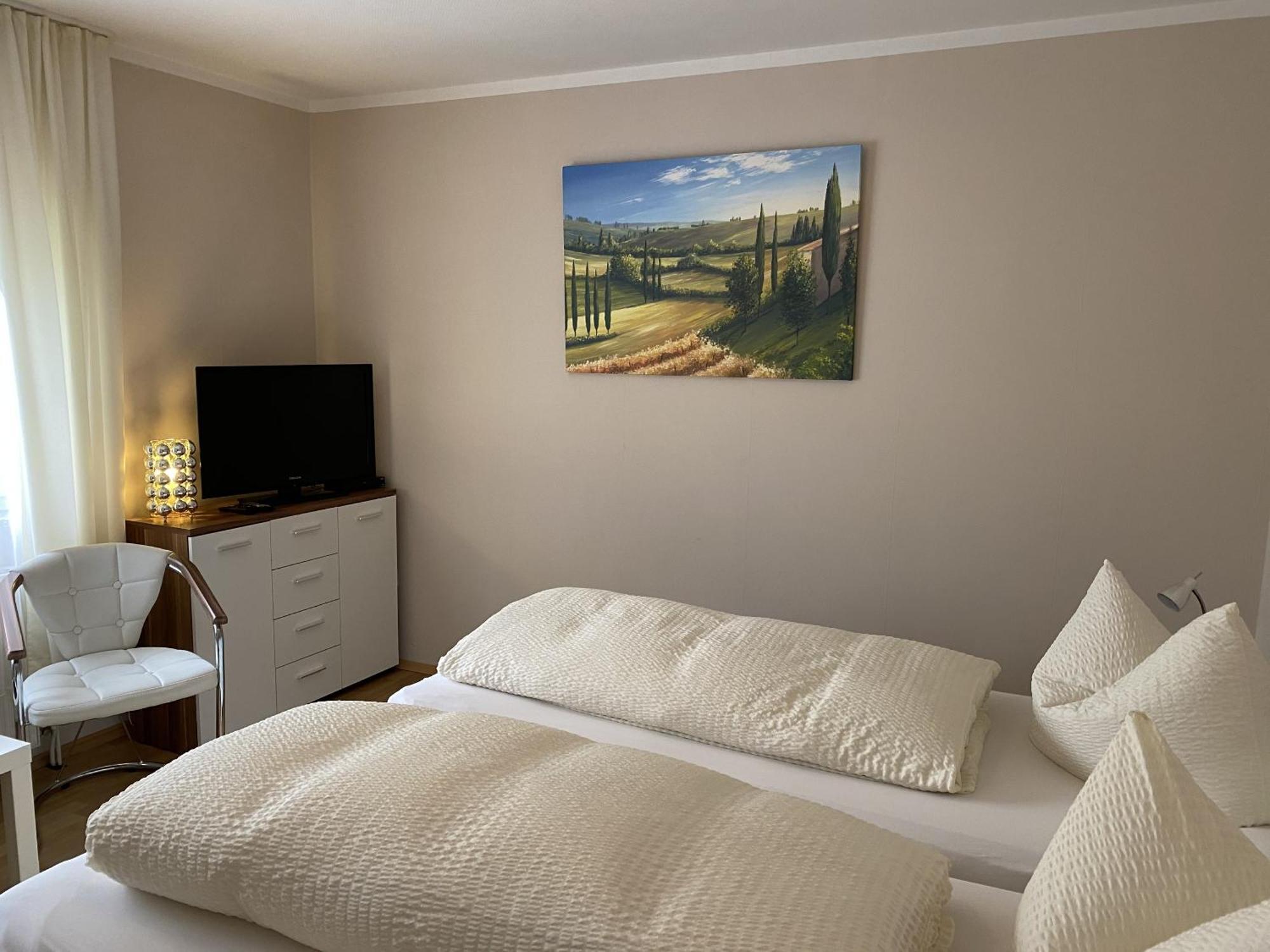 Apartments Und Zimmer Gaestehaus Matthias Drezno Pokój zdjęcie