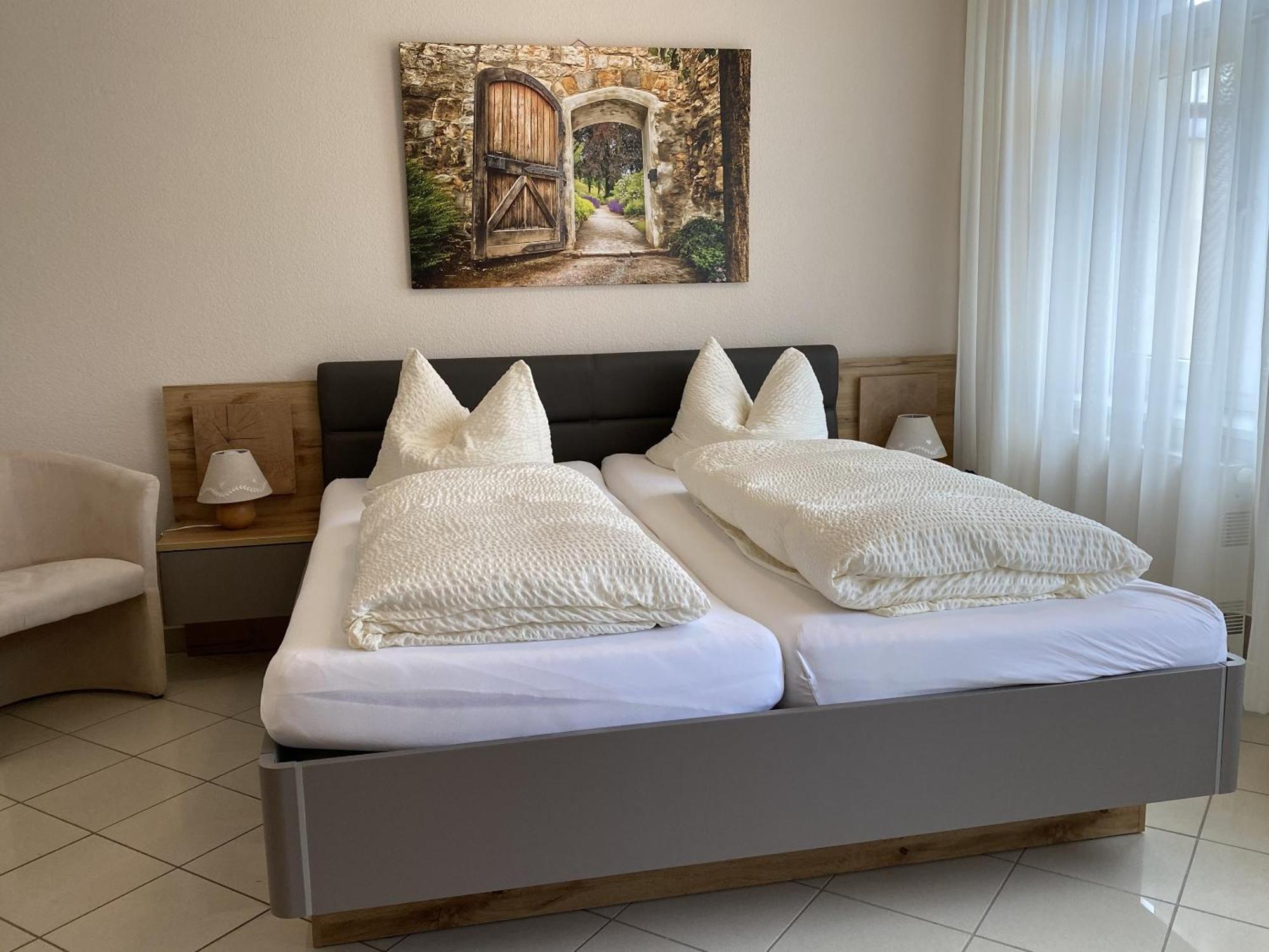 Apartments Und Zimmer Gaestehaus Matthias Drezno Pokój zdjęcie