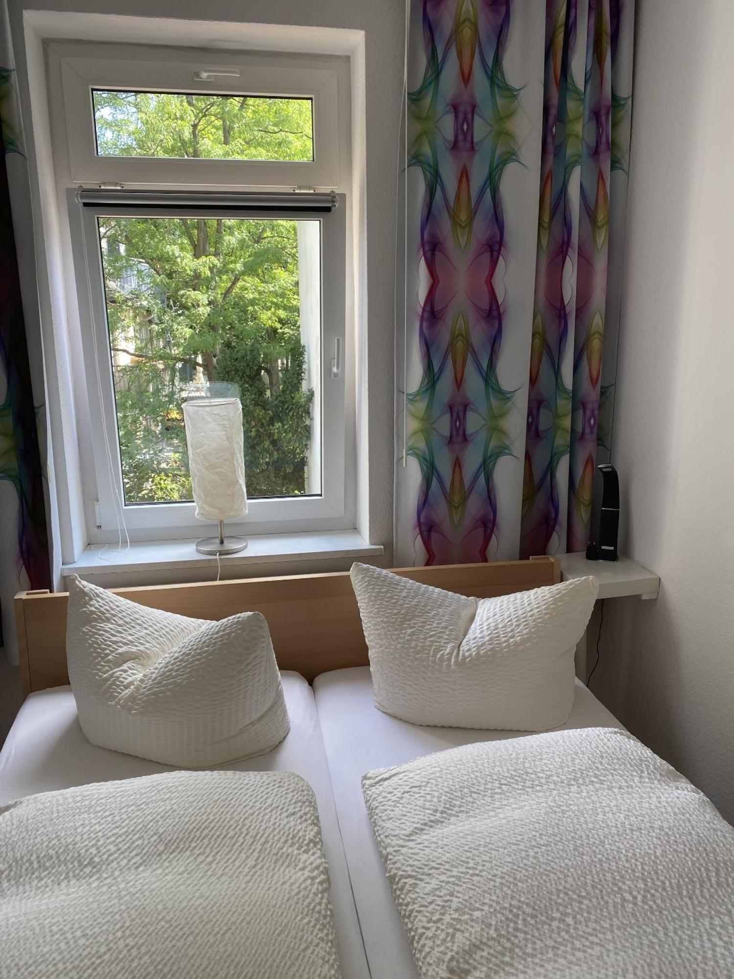 Apartments Und Zimmer Gaestehaus Matthias Drezno Pokój zdjęcie