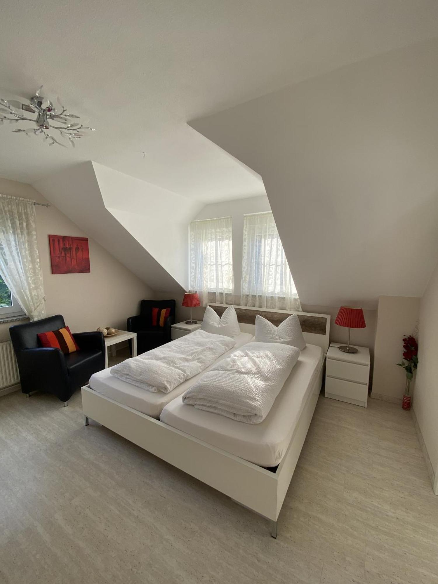 Apartments Und Zimmer Gaestehaus Matthias Drezno Zewnętrze zdjęcie