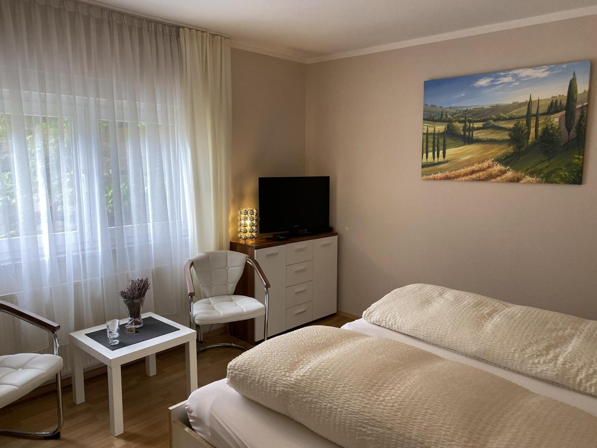 Apartments Und Zimmer Gaestehaus Matthias Drezno Zewnętrze zdjęcie
