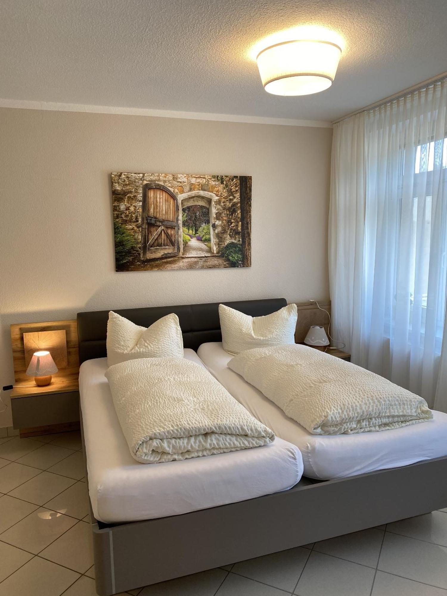 Apartments Und Zimmer Gaestehaus Matthias Drezno Pokój zdjęcie