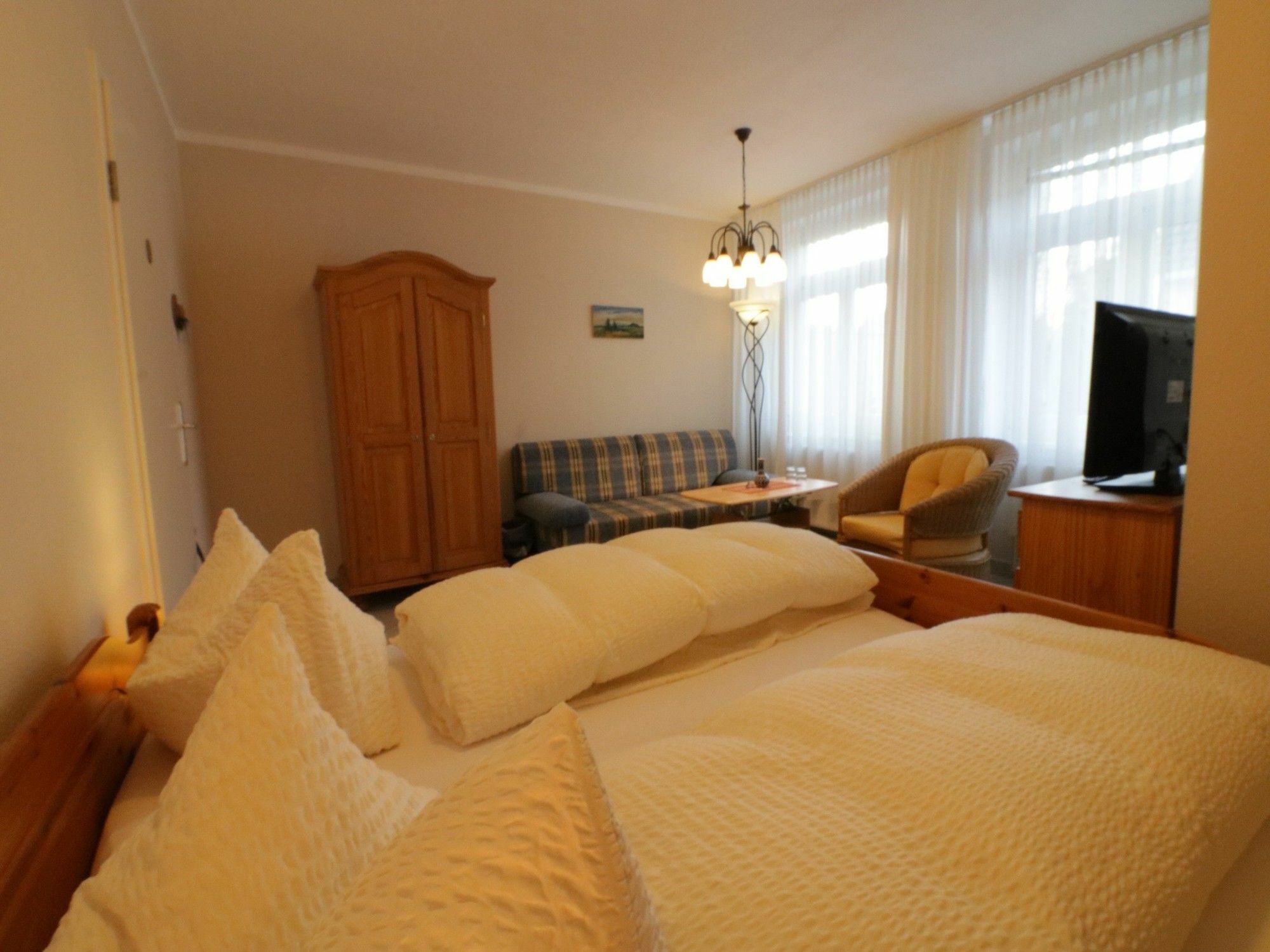 Apartments Und Zimmer Gaestehaus Matthias Drezno Zewnętrze zdjęcie
